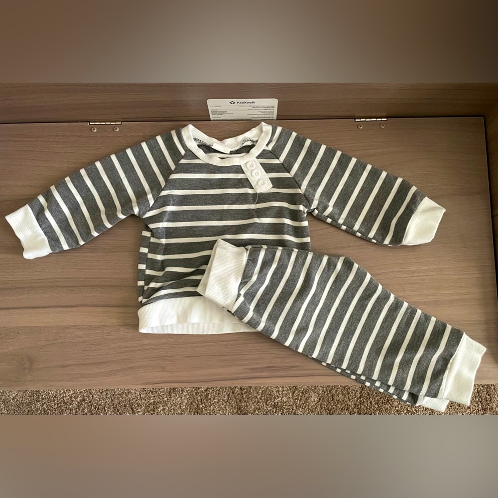 2-Piece Stripe Sweatshirt and Sweatpants set